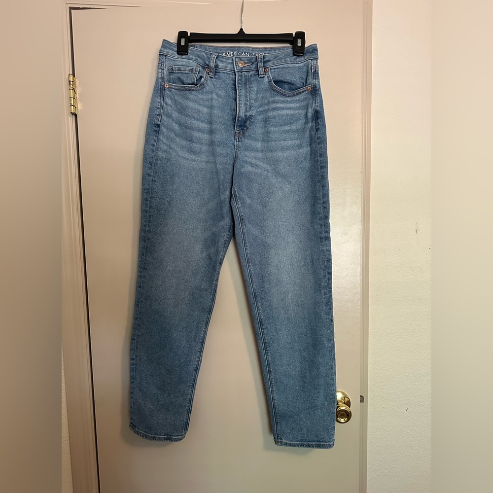 NWOT AE Stretch Mom Jean. Size 6 Regular. Color: Washed Blue